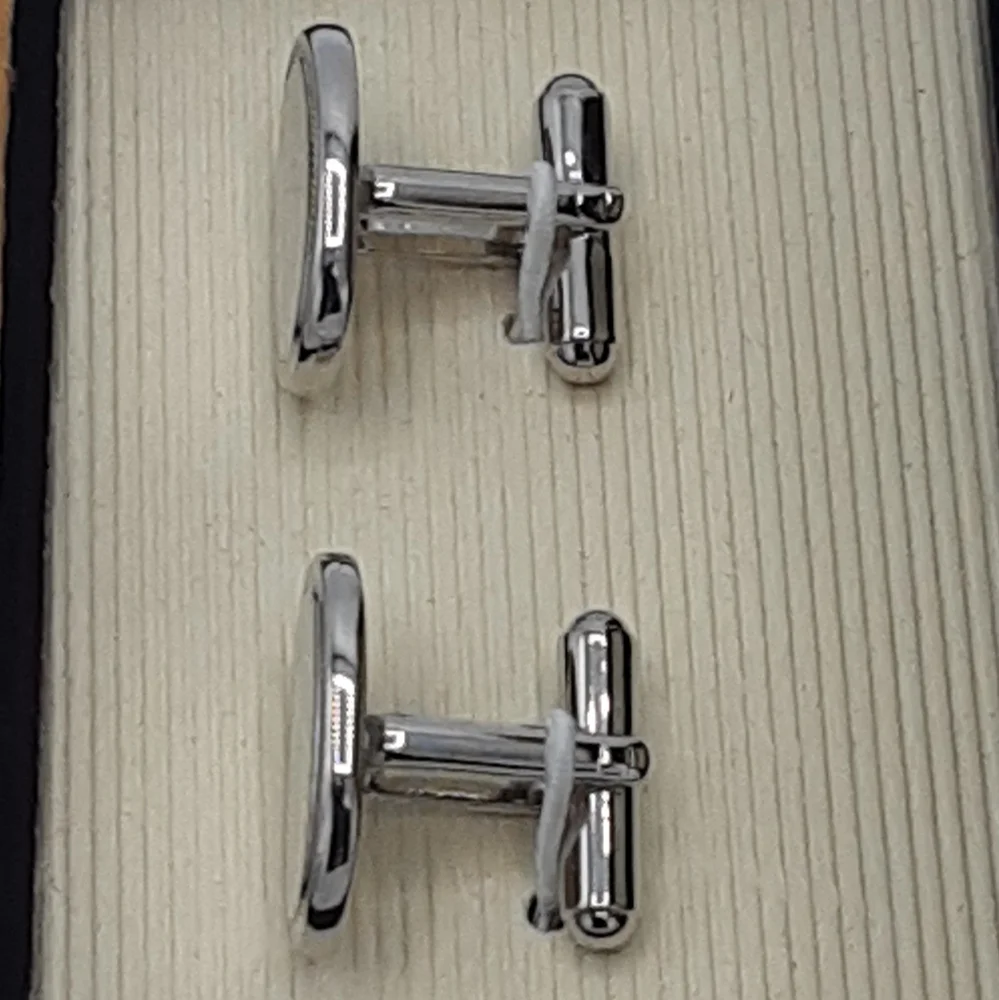 Geoffrey Beene Vintage Oval Silver Tone Cufflinks In Wooden Box.